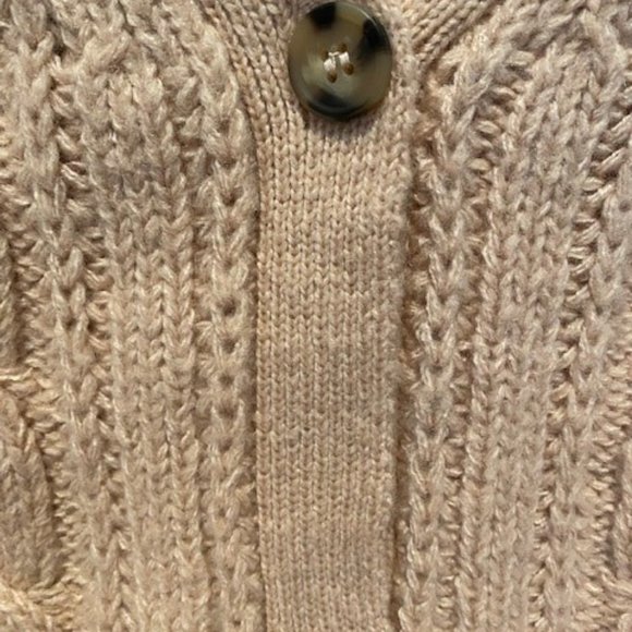 NEW Guess Sweater - Picture 3 of 6